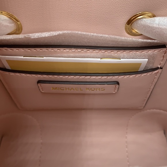 MICHAEL KORS
Mercer Small Logo Bucket crossbody Bag Powder Blush Multi Color - Picture 12 of 15